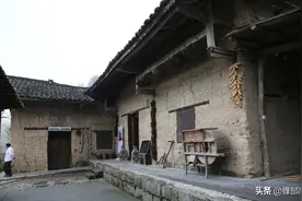 农村翻建老宅属于违建吗？分2种情况，非农户口和农村户口有区别图片