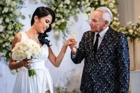 越南选美小姐嫁72岁美国富豪，穿裸粉裹身裙，气质优雅又出众图片