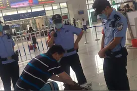 许昌东站派出所：一觉醒来“多”了个包？图片