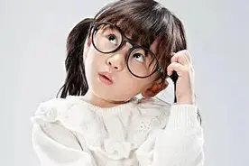 2岁宝宝玩闪光玩具损伤视力，宝妈后悔不已，娃的视力如何保护？图片