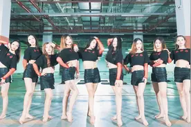 用东方舞来跳Lady Gaga的《扑克脸》，莫名的带感