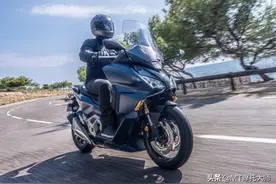 350还没上市，本田750就来了！售价约十万，水冷双缸58匹图片