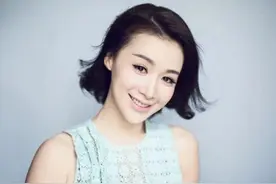 著名演员姚芊羽：成长于离异家庭，今41岁的她与母亲快乐单身图片
