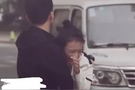 马思纯亲密戏花絮曝光！不顾形象踢白敬亭屁股，两人私下关系匪浅图片