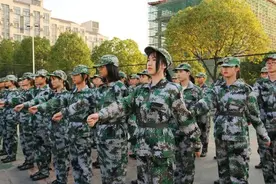 全国各大院校军训期间时间表出炉，最长一个月，部分改为冬训图片