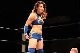 身高1米5的日本萌妹子，打破身材局限，变身成为“金刚芭比”图片