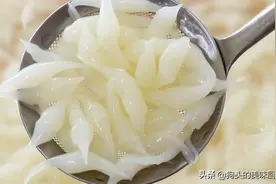 天热就喜欢吃它，6块钱一碗，自己也能做，筷子一搅，爽滑又筋道图片