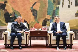 湖北省委常委、武汉市委书记郭元强会见中国长江三峡集团党委书记、 董事长雷鸣山一行图片