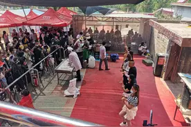 拉面哥走红后，杨树行村要的还是“要想富，先修路”图片