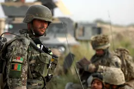 为什么打仗时，军人宁愿被俘虏也不愿躺下装死图片