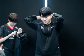 LPL停赛仅4天，“ADC强度榜”引发争议，阿水荣光不再图片