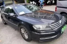 小伙子花10万买二手辉腾，一番改装后，维修工：你赚大发了图片