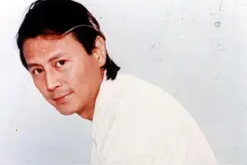 闪婚2次劈腿3次，刘雪华曾为他流产摘掉子宫，今61岁当街小便图片