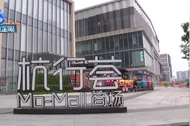 到专卖店想换原装屏幕，销售员拿去市场修？图片