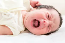 宝宝到底有没有吃饱？教你4种科学的判断方式，宝妈们对照图片