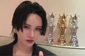 吸血压榨、霸王条款，艺人排队解约，超女总冠的公司还有救吗？图片