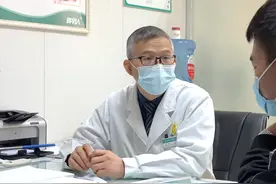 男孩小解异常 家长需警惕这种疾病图片