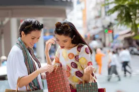 一个女生愿意跟你出去玩，代表什么？图片