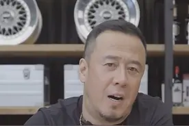 杨坤近况曝光，须发皆白显苍老，直播带货被网友吐槽沦落成网红图片