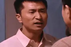 亮剑：丁伟军长住招待所，为何连单人间没有？这是那个时代的军人图片