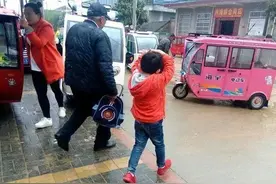 为啥老人身上会有一股味？建议：50岁后远离3个习惯，老了香喷喷图片