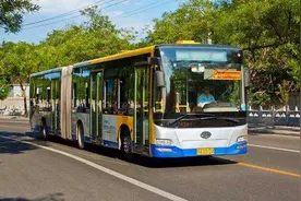 北京10条公交线路10月31日起调整运营时间图片