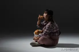 进食障碍患者的“毒瘾”:吃完了吐，追求暴瘦的状态图片