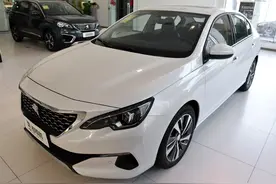 四缸发动机+AT变速箱，低油耗的合资轿车，实拍标致408图片