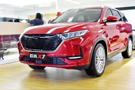 你还买欧尚X7？风光580星版配7座+180马力，还6年免检图片