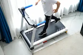 健身胶佬抵抗不能！莫比 X 高达联名跑步机开箱体验图片