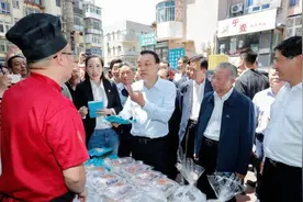 我记忆中的地摊经济：街头卖水果的最好案例赏析图片