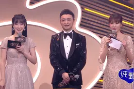 微博之夜李艾主持频频口误，央视主持人尼格买提淡定救场图片