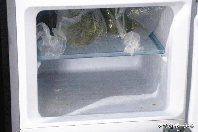 香椿这样保存，一年四季都是绿油油的样子，鲜香脆嫩不变味