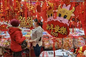 记者跑市场｜牛年贺岁饰品花样翻新图片