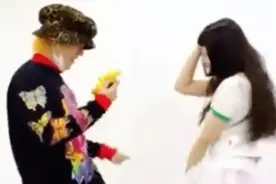 泫雅时隔两年回归却难掩大小眼，这是被毁容了吗？图片