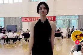 网红屡违规进高校装学生拍视频遭举报，学校警告：社会人士请登记图片