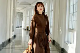 黑黄皮的女人不管穿啥，颜色谨记“三要三不要”，洋气高级还显白图片