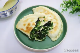 韭菜盒子这样做，柔软筋道不破皮，鲜香又多汁，太好吃了图片