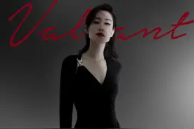 44岁刘敏涛发新歌，网友剪鬼畜MV，翻白眼穿长筒袜跳舞好魔性图片