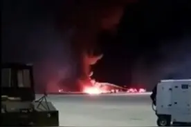 突发！美国F16战机爆炸，空军基地火光冲天，大批消防队赶往现场图片