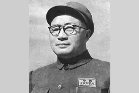 刘伯承与王近山相交41年，王近山去世后，邓小平：一定要通知刘帅图片