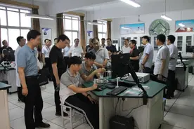 教育局局长天团来访 局长点赞长安一中：“这是我心目中的中学”图片