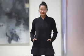 48岁瞿颖真瘦了，穿“打底裤”对比之前：“女神和女汉子”的区别图片