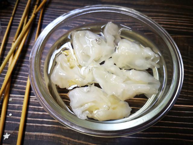 花胶泡发煮水后缩小了 2026年花胶泡发煮水后缩小了怎么回事