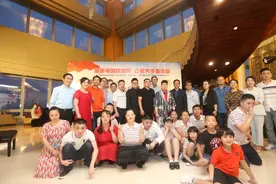 “奥林匹克青少年音乐展演”宣传大使刘明康携手四川音乐学院、海康贝星星艺术团为祖国“庆生”图片