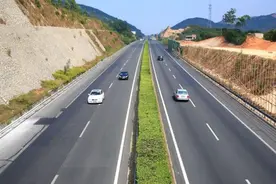 福建第一条高速公路，不是连接省会福州，而是连接这两座沿海城市图片