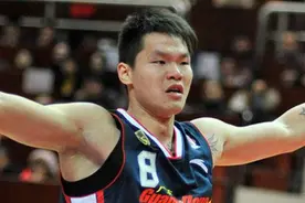 朱芳雨难抹污点！如今身价过亿想帮助前妻，她独自带儿子却拒绝图片