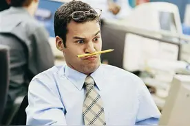 领导说“辛苦了”怎么接话？低情商的说“没事”，高情商的这样回图片