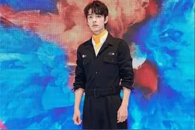 为何你穿连体装像厂服？学不到肖战这七成“穿搭精髓”，只会矮胖图片