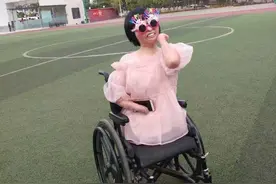 昆明8岁女孩为救弟弟失去四肢 如今走上高考考场向梦想靠近图片